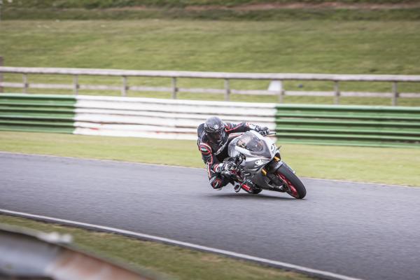 Norton&#039;s new V4SV cornering on track at Mallory Park